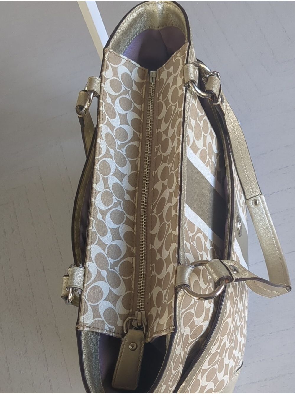 Coach Chelsea Heritage Signature Tote - Picture 11 of 13